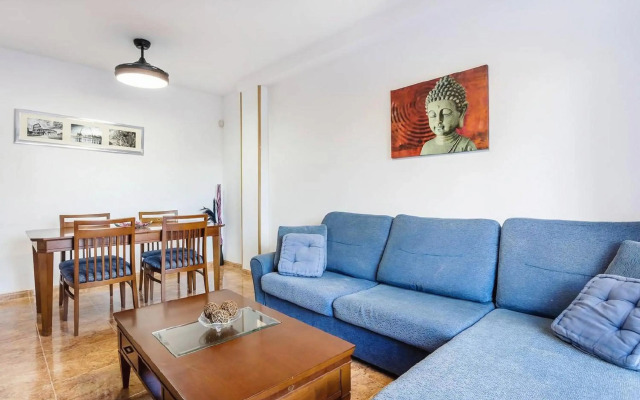 Apartamento con terraza y piscina