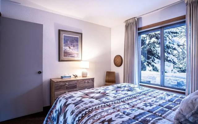 Snow Creek 1553 - Ski-in/ski-out + Pool & Hot Tub
