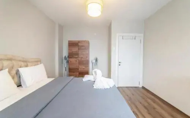Centrally located 2 bedroom apt with Netflix
