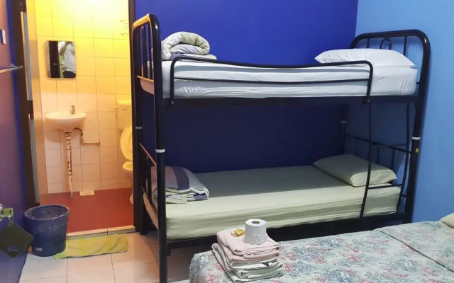 CH Merlin Inn Hostel