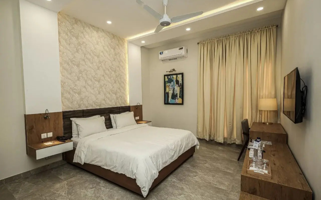The Mark Suites