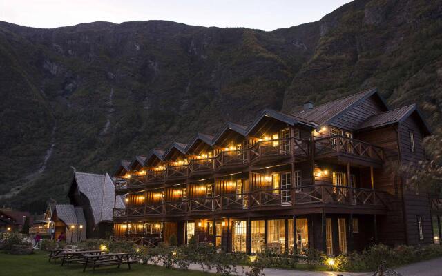 Отель Flåmsbrygga Hotell Норвегия, Флам - отзывы, цены и фото номеров - забронировать отель Flåmsbrygga Hotell онлайн вид на фасад