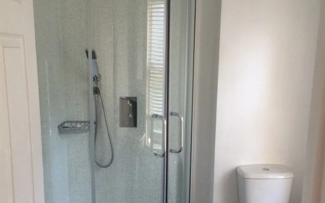 Bath Breaks Apartments