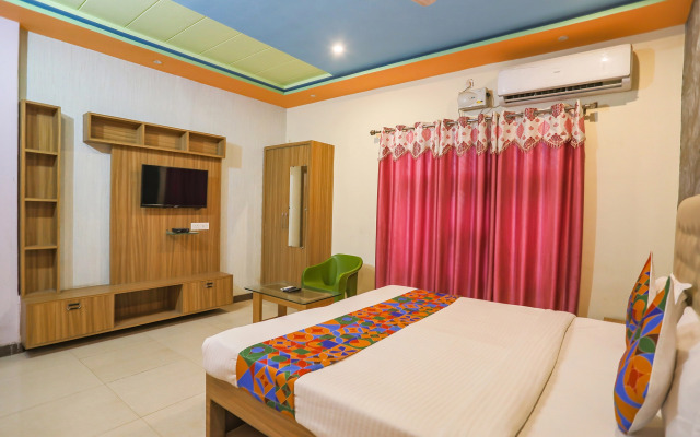 Fabhotel Kriti Green