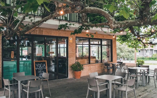 Latas Surf Lodge