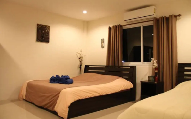 Tropical Sands Sport Bar And Guest House