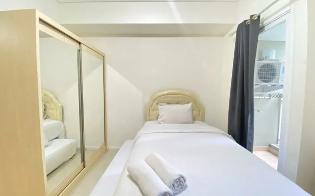 Classy Chic Studio Room At Apartment Parahyangan Residence Bandung