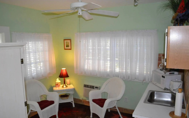 Speakeasy Inn – Adults Only