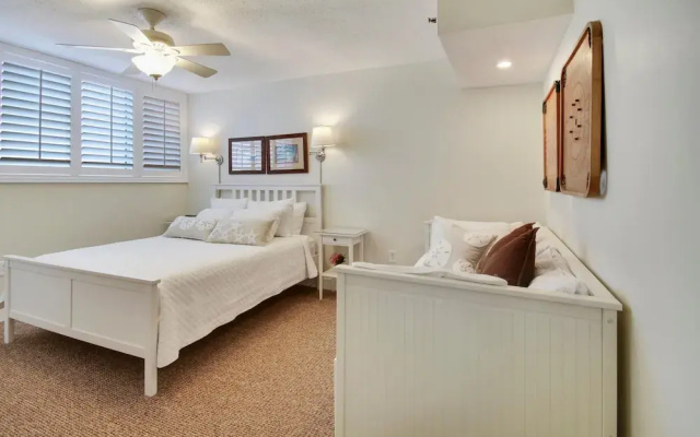 Trillium 5C Beach Front/private Balcony With Amazing Views/pool!