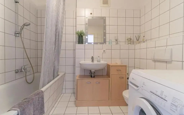 Central Apartment, 55m2, Kitchen, Washer, Netflix, Parking