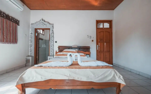 Lovina Palace