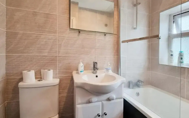 3-Bedroom Home near Manchester City