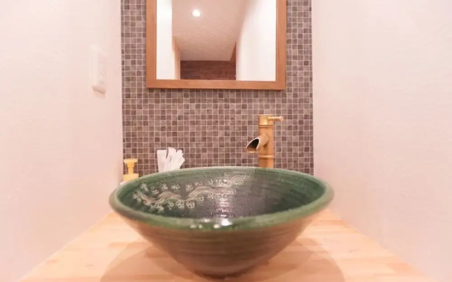 Tsurumibashi House