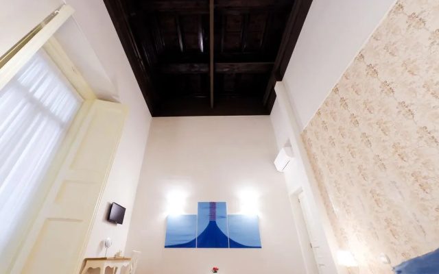Domus Donnaregina Apartments