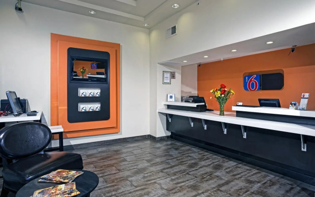 Motel 6 Newport Beach