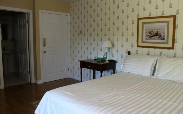 MacKenzie House Tourist Home B&B