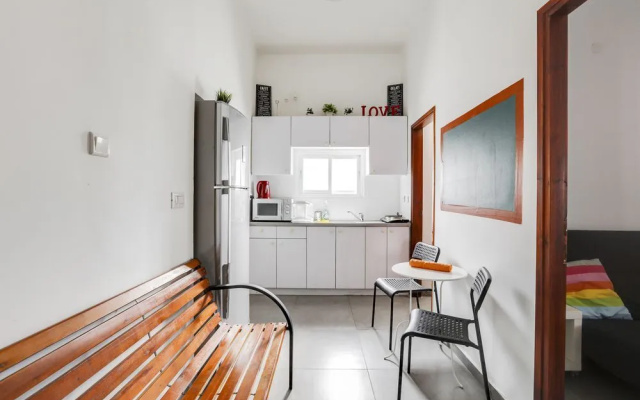 Central Apartment near Bograshov Beach