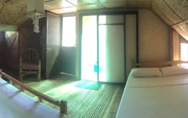 Bamboo House Beach Lodge & Restaurant