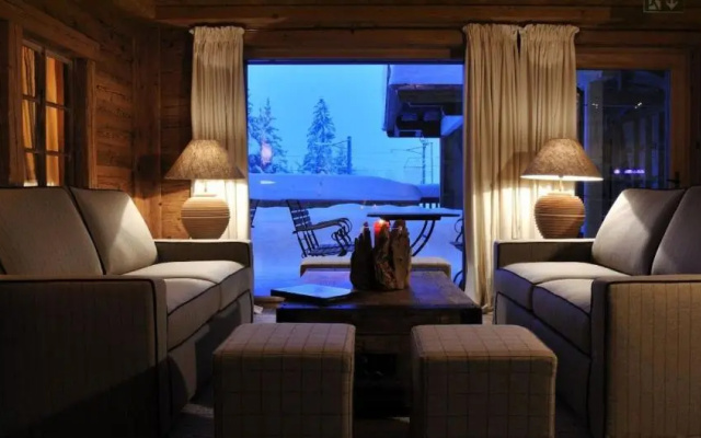 Hotel des Alpes by Bruno Kernen
