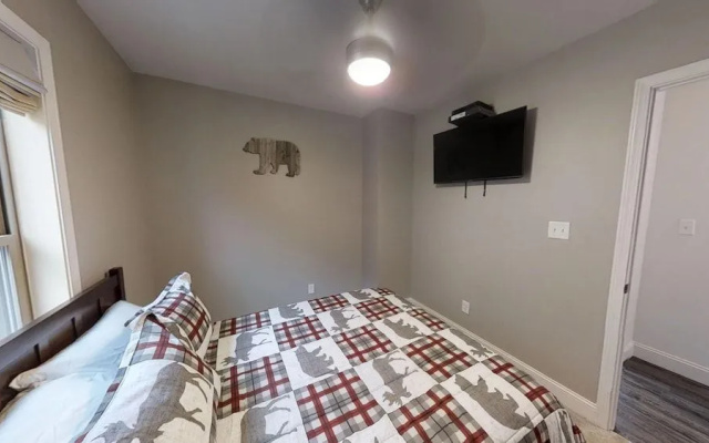 Distiller's Den 2 Bedroom Cabin by RedAwning