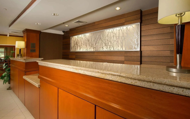 Fairfield Inn & Suites Marshall