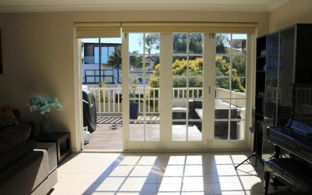 Spacious 4 Bedroom Seaside Gem