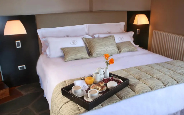 La Sirenuse Lake Suites