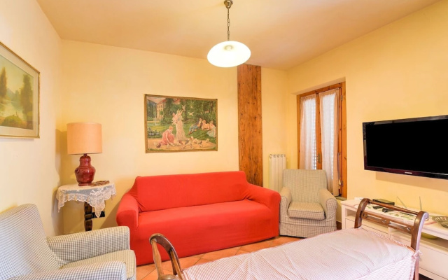 Luxurious Holiday Home in Lamporecchio With Pool