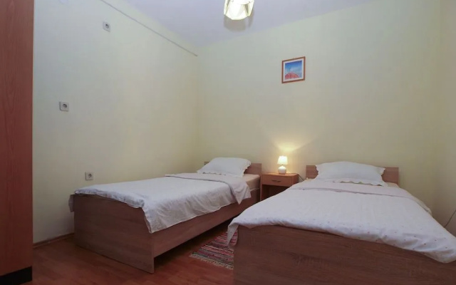 Apartment 949