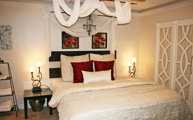 Hideaway Suites On 5th (formerly 5th East Hall B&B)