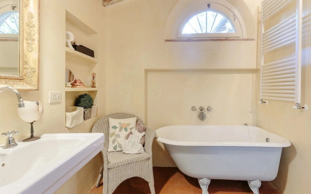 Villa in Camaiore With Pool & Tuscan Views