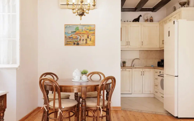 Philarmonic Orchestra Apartment By Konnect