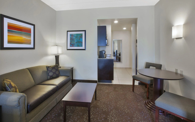 Holiday Inn Express & Suites Geneva Finger Lakes by IHG