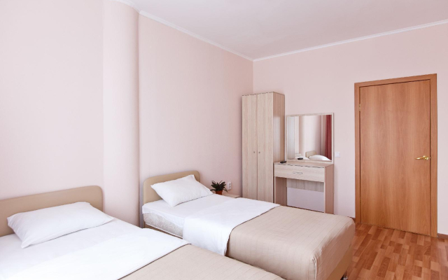Red 13 Hostel