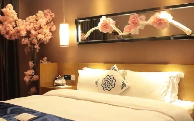 Ease Hotel