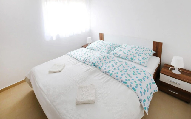 Beautiful Apartment in Sukosan With Wifi and 2 Bedrooms