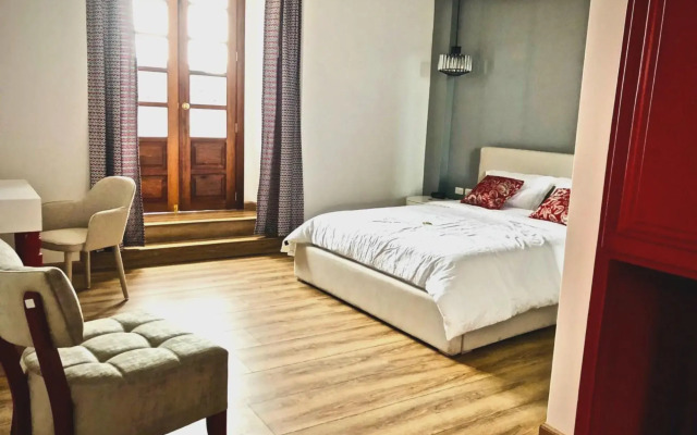 Adamas House Hotel