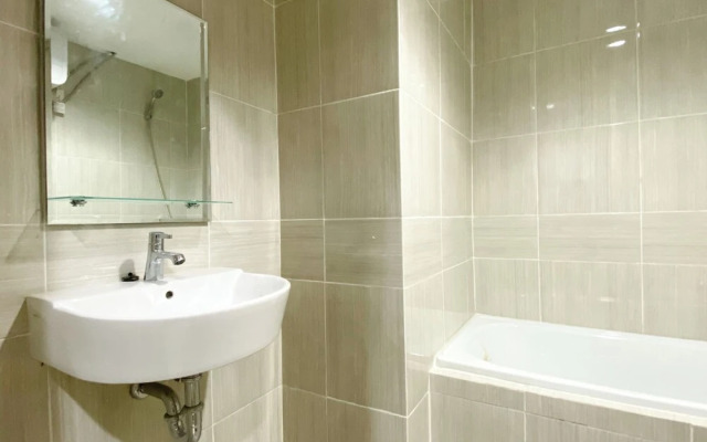Homey And Minimalist 1Br Vasanta Innopark Apartment