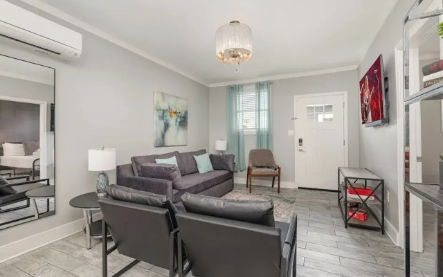 Lucent Pearl - Private Patio - Near Broadway