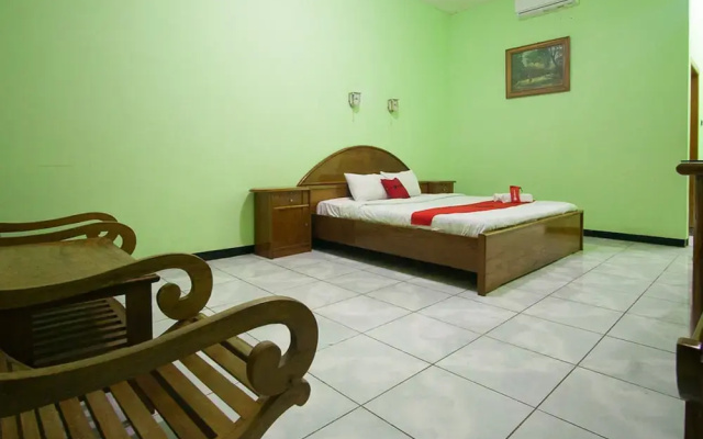 Reddoorz Plus Jalan Raya Pasir Putih