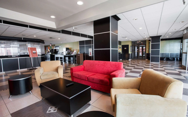 Travelodge by Wyndham Avenel Woodbridge