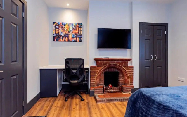 London Heathrow Airport 6 Bedroom Ensuite