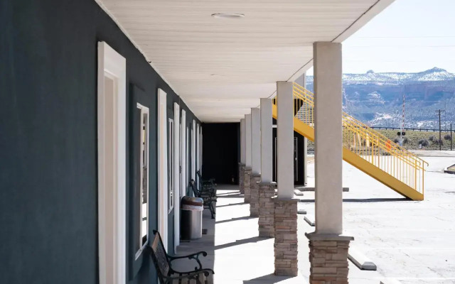 Balanced Rock Motel