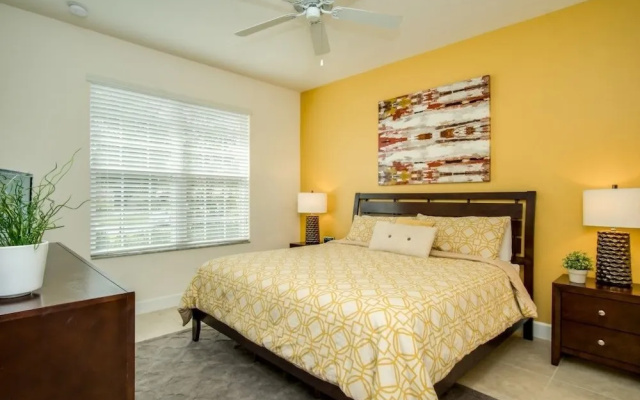 Stunning Modern Solterra 5 Bedroom/4 Bathroom Home
