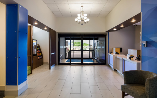 Holiday Inn Express and Suites Newton by IHG