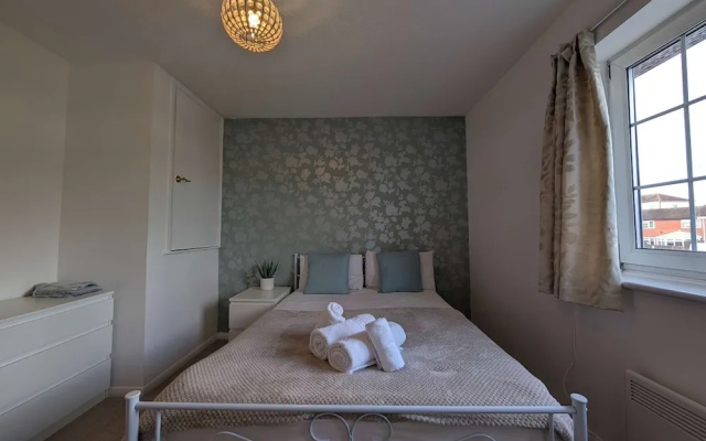 Comfortable 2-bedroom House With Free Parking