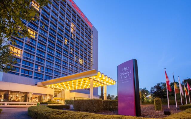 Отель Crowne Plaza Antwerpen Бельгия, Антверпен - 1 отзыв об отеле, цены и фото номеров - забронировать отель Crowne Plaza Antwerpen онлайн вид на фасад