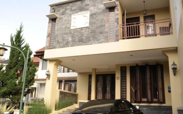 De Reiz Villa Pakar Syariah Bandung Indonesia Zenhotels - 