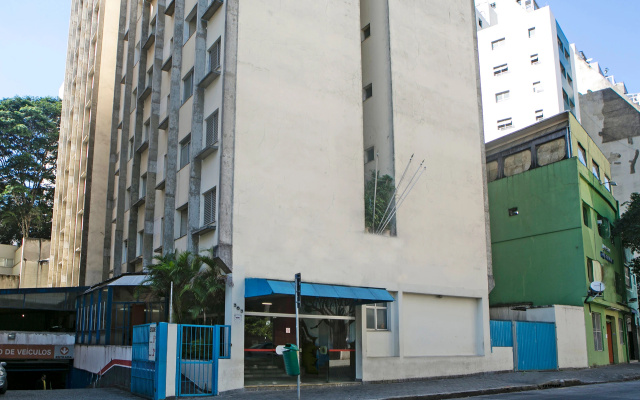 Central Plaza Flat