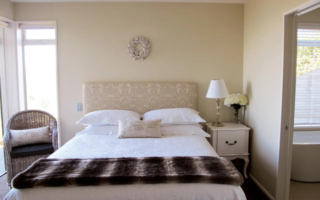 Sumner View Boutique Bed  Breakfast